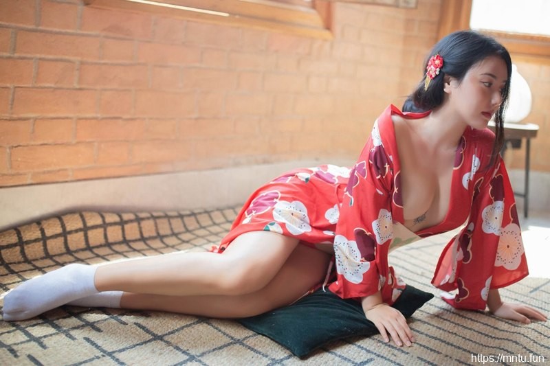 和服人妻玛鲁娜在线调教诱惑至极