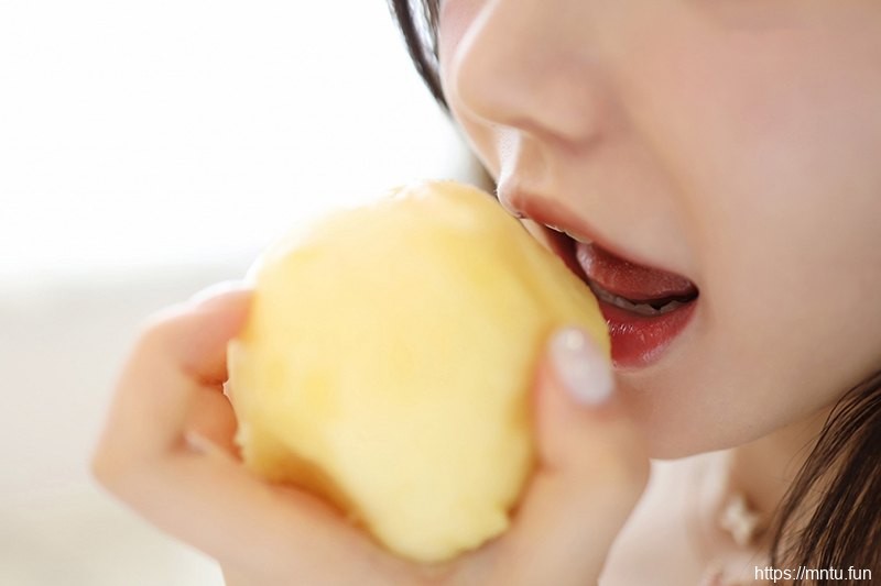 娇羞媚娘糯美子白皙巨乳可可动人