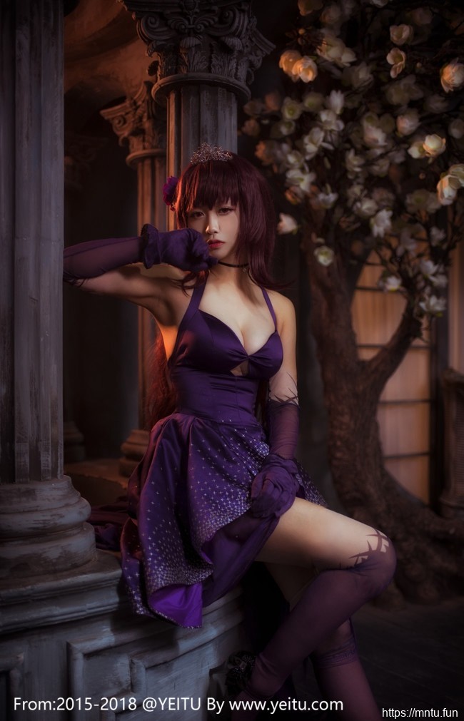 二次元COSer汐颜玲扮演Fate-Grand-Order师匠斯卡哈