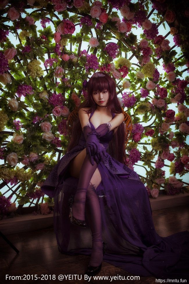 二次元COSer汐颜玲扮演Fate-Grand-Order师匠斯卡哈