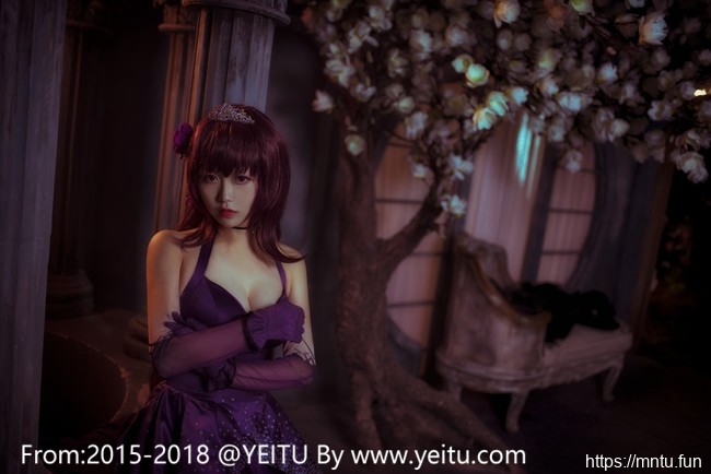 二次元COSer汐颜玲扮演Fate-Grand-Order师匠斯卡哈