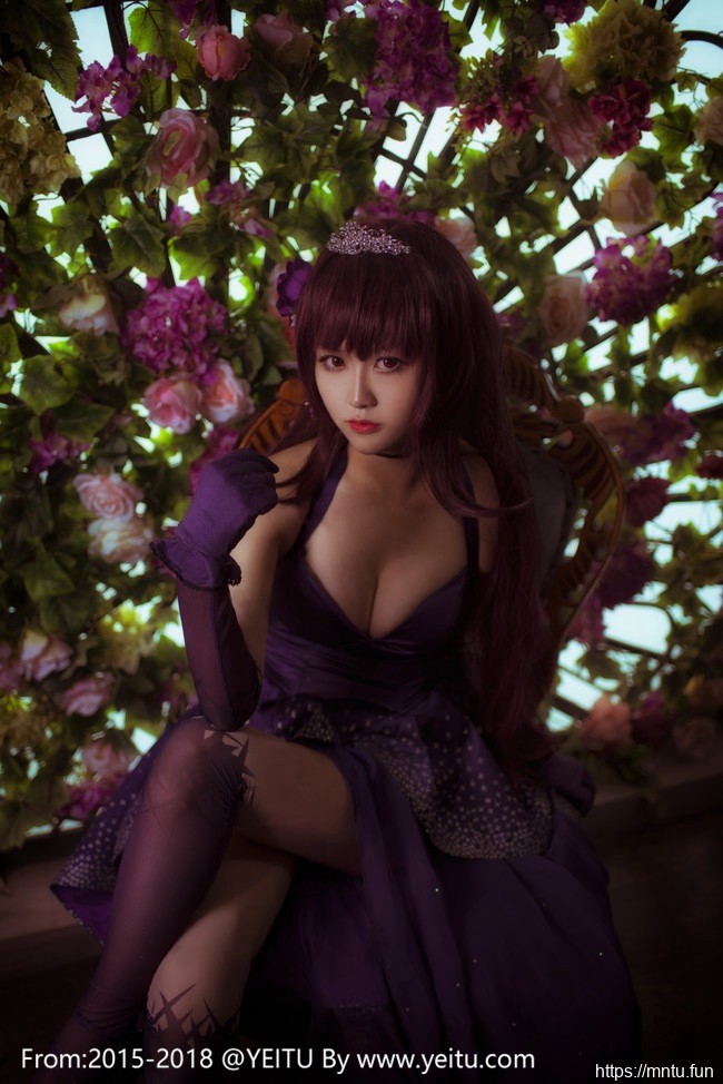 二次元COSer汐颜玲扮演Fate-Grand-Order师匠斯卡哈