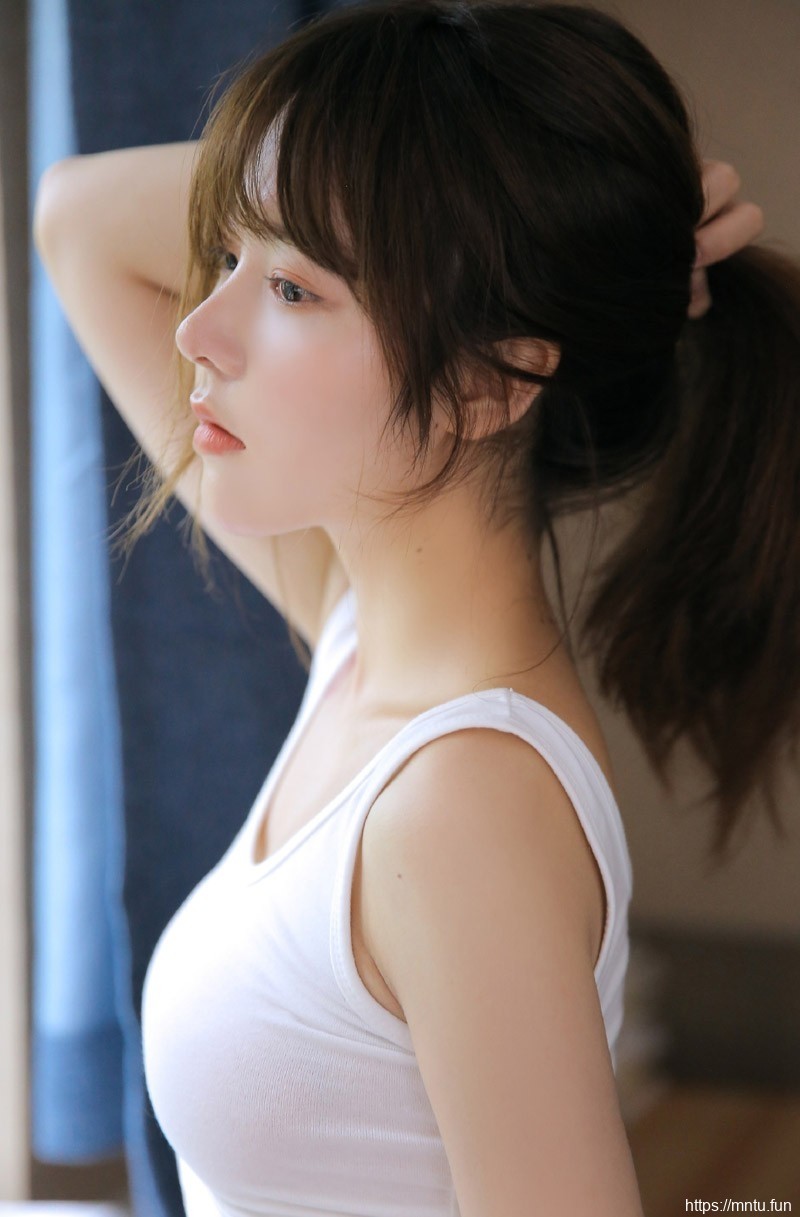 早安美女床上长腿热裤火辣小露蛮腰性感诱人写真图片