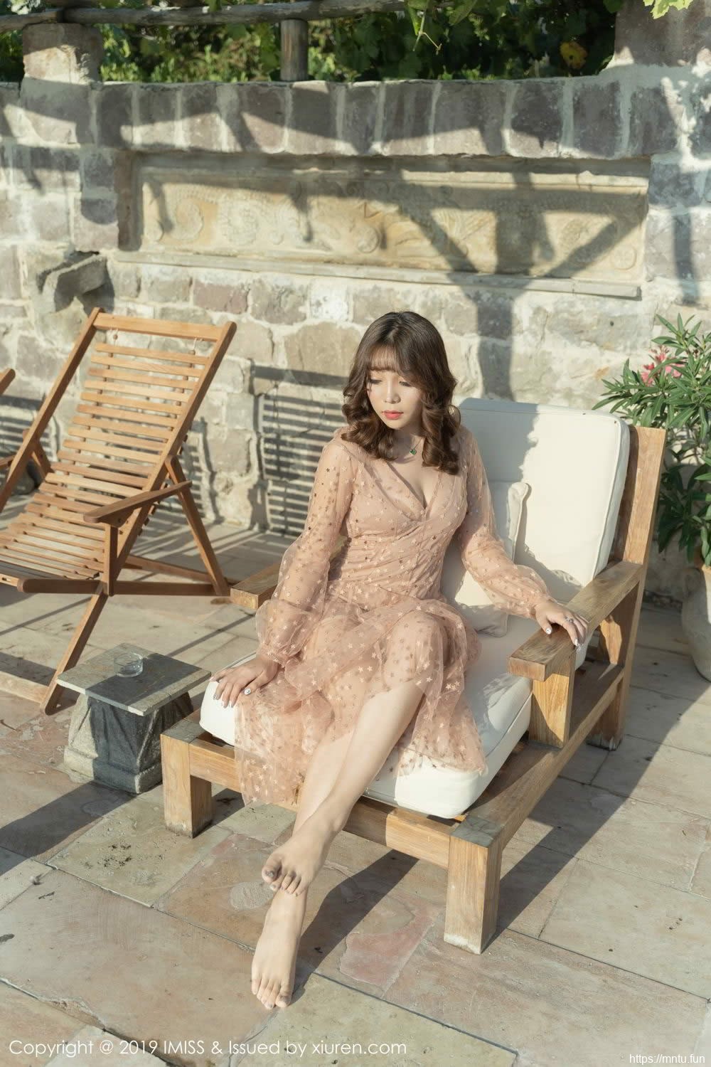 神情迷离勾魂的美女摆弄腰肢肉臀灵巧任人摆弄高清人体之美