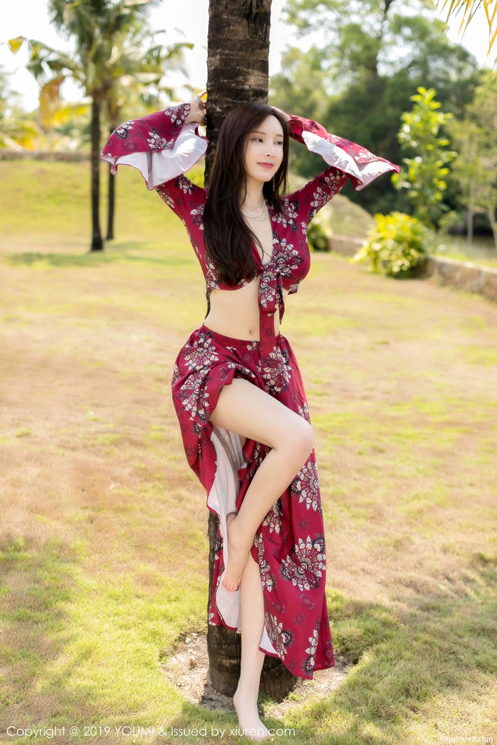 奶瓶土肥圆矮挫丑黑穷《户外长裙尤物》 [尤蜜荟YouMi] Vol.383