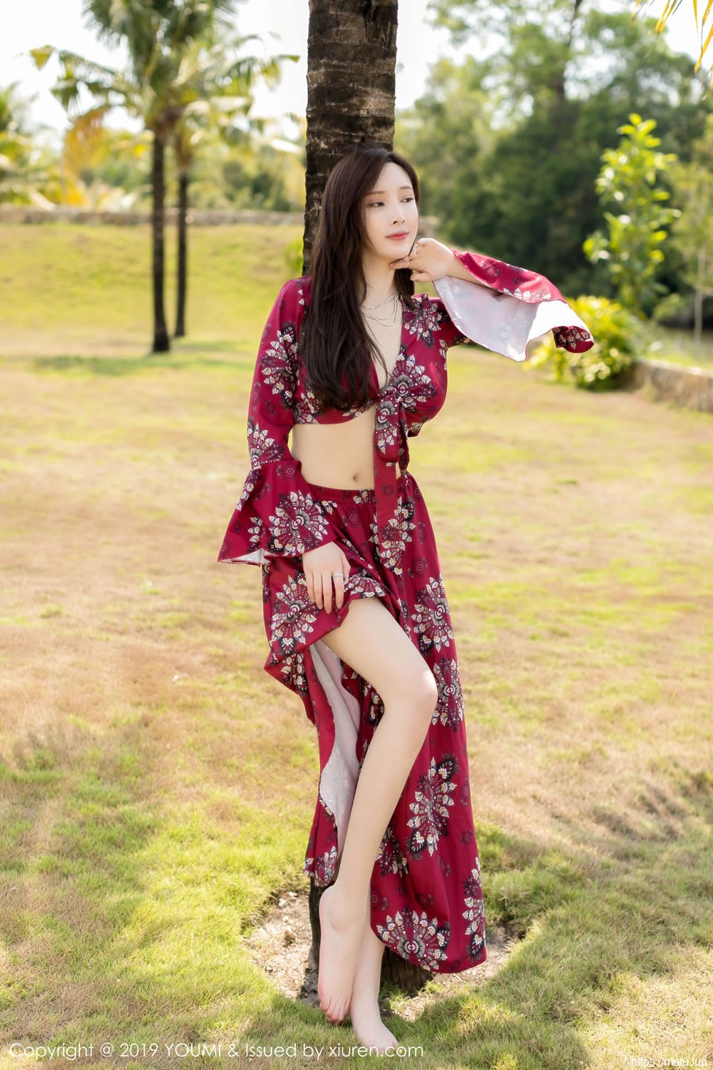 奶瓶土肥圆矮挫丑黑穷《户外长裙尤物》 [尤蜜荟YouMi] Vol.383