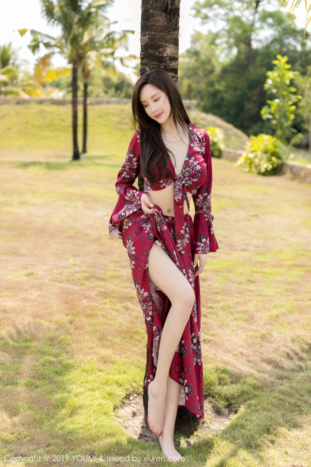 奶瓶土肥圆矮挫丑黑穷《户外长裙尤物》 [尤蜜荟YouMi] Vol.383