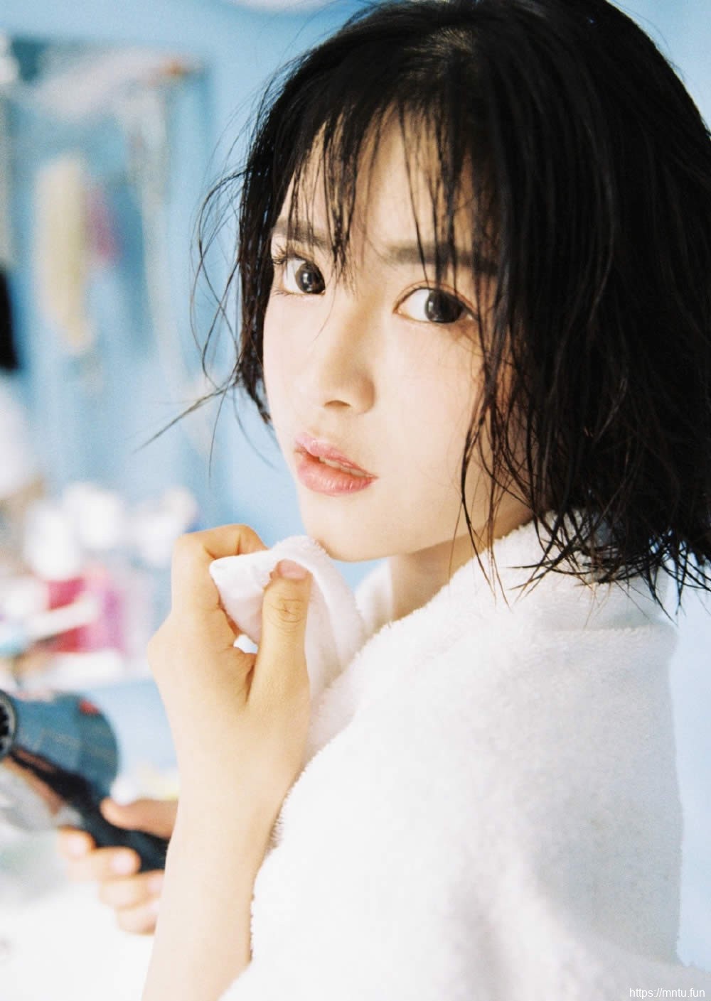 湿身美女吊带背心火辣帅气萌妹子居家性感生活照片