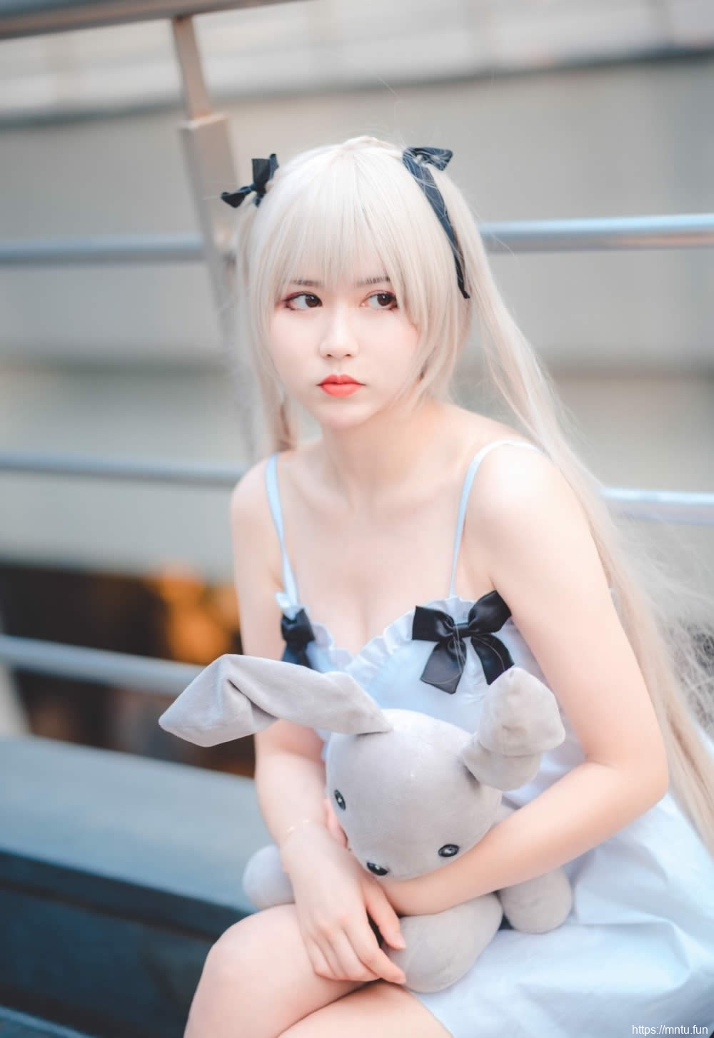 邻家少女穹妹双马尾萝莉吊带短裙火辣性感cos写真