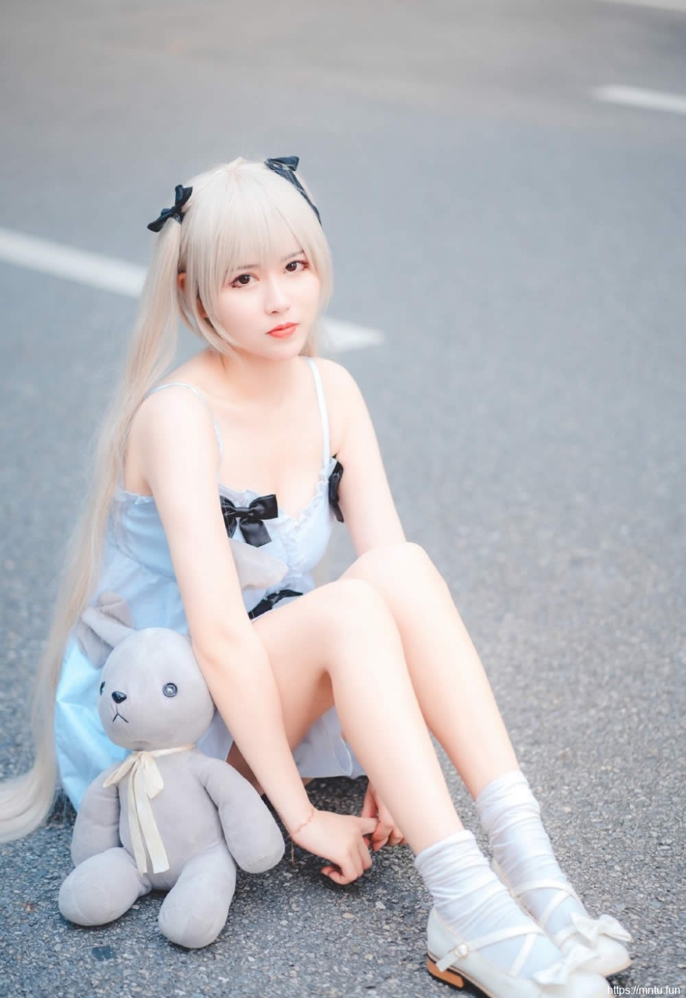 邻家少女穹妹双马尾萝莉吊带短裙火辣性感cos写真