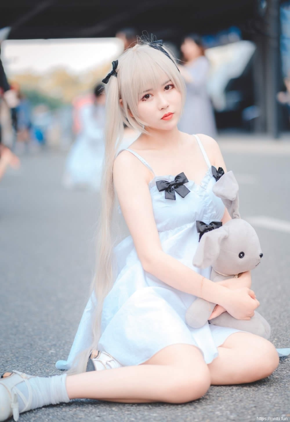 邻家少女穹妹双马尾萝莉吊带短裙火辣性感cos写真