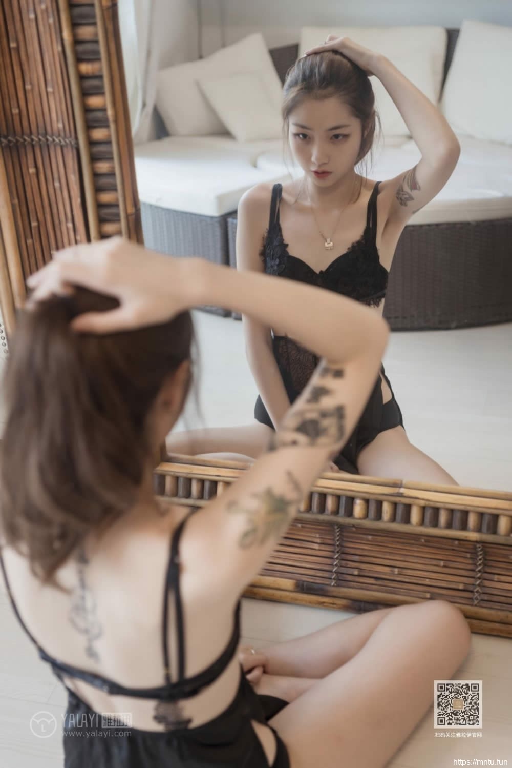 千禧年美少女娇躯莹白暴露蝴蝶背性感惹火美女私房照