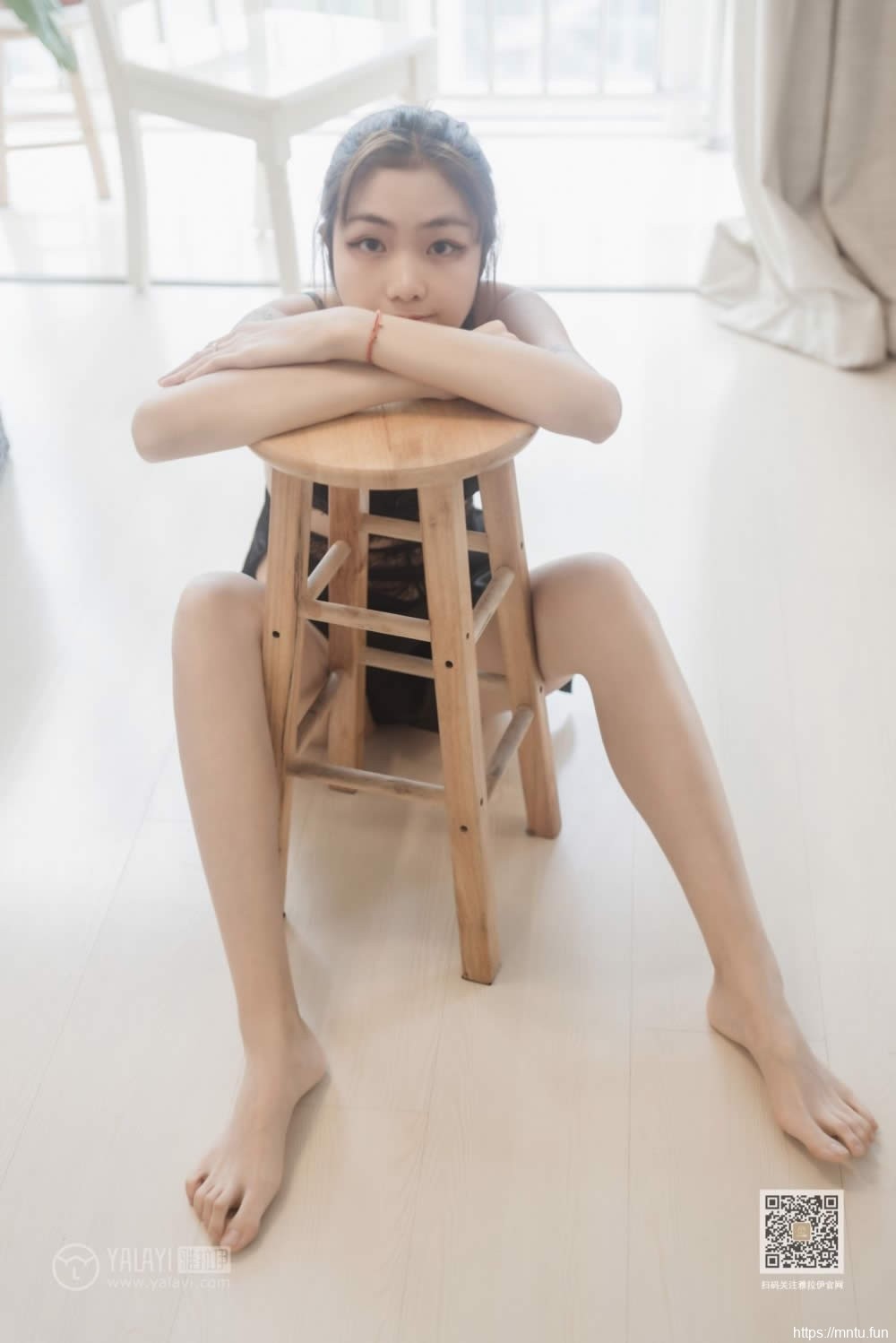 千禧年美少女娇躯莹白暴露蝴蝶背性感惹火美女私房照