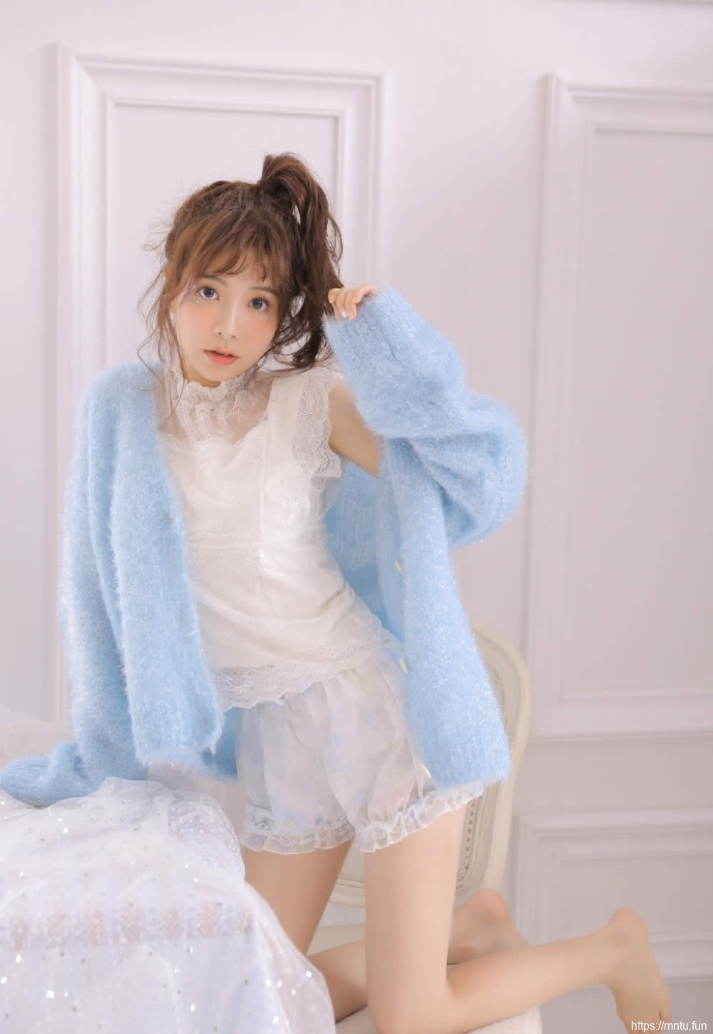 治愈系阳光小美女白净大长腿蜿蜒青涩诱人女生照片