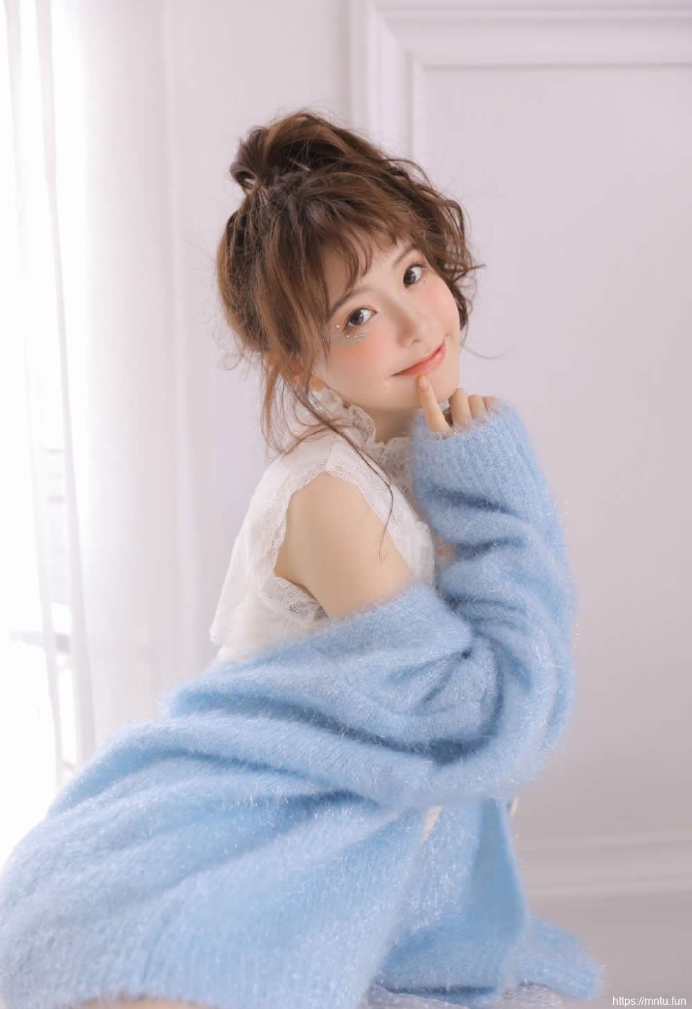 治愈系阳光小美女白净大长腿蜿蜒青涩诱人女生照片