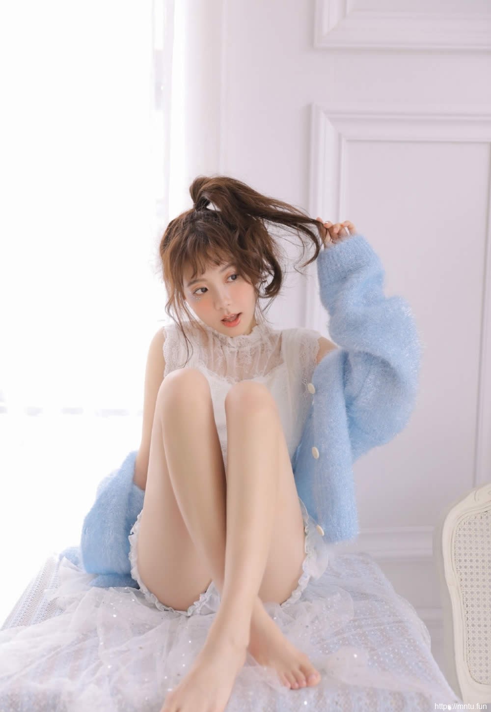 治愈系阳光小美女白净大长腿蜿蜒青涩诱人女生照片