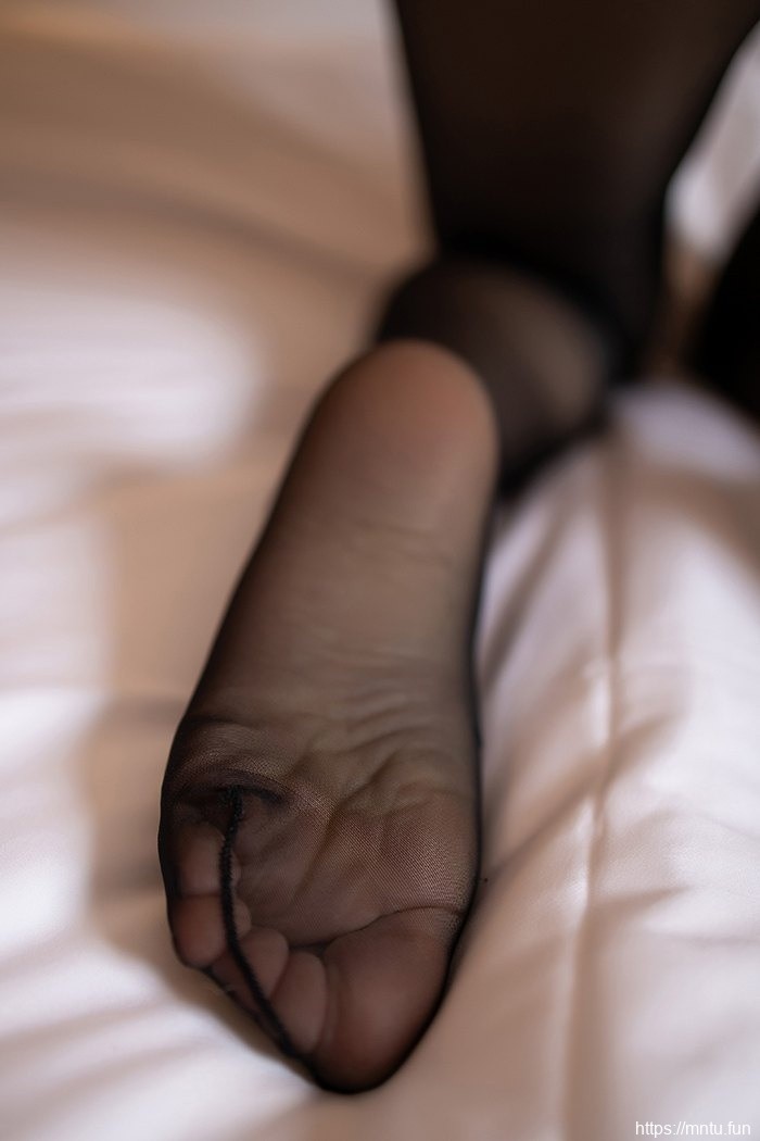 美好人妇f胸罩黑丝细高跟手握巨乳姿势妩媚撩人美女大片