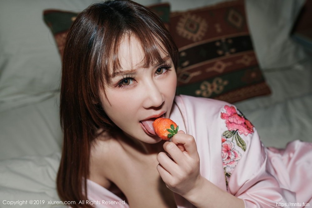 一脱究竟性感才子神韵粉色睡袍开放裸乳火辣美女图库