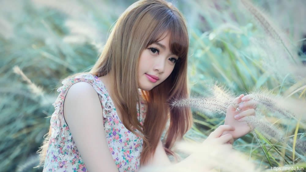 性感火辣的大波浪荡美女娇躯小巧有致香艳肉体摄影