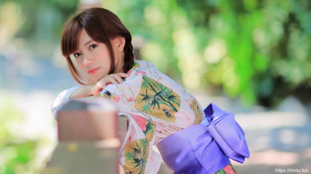 性感火辣的大波浪荡美女娇躯小巧有致香艳肉体摄影