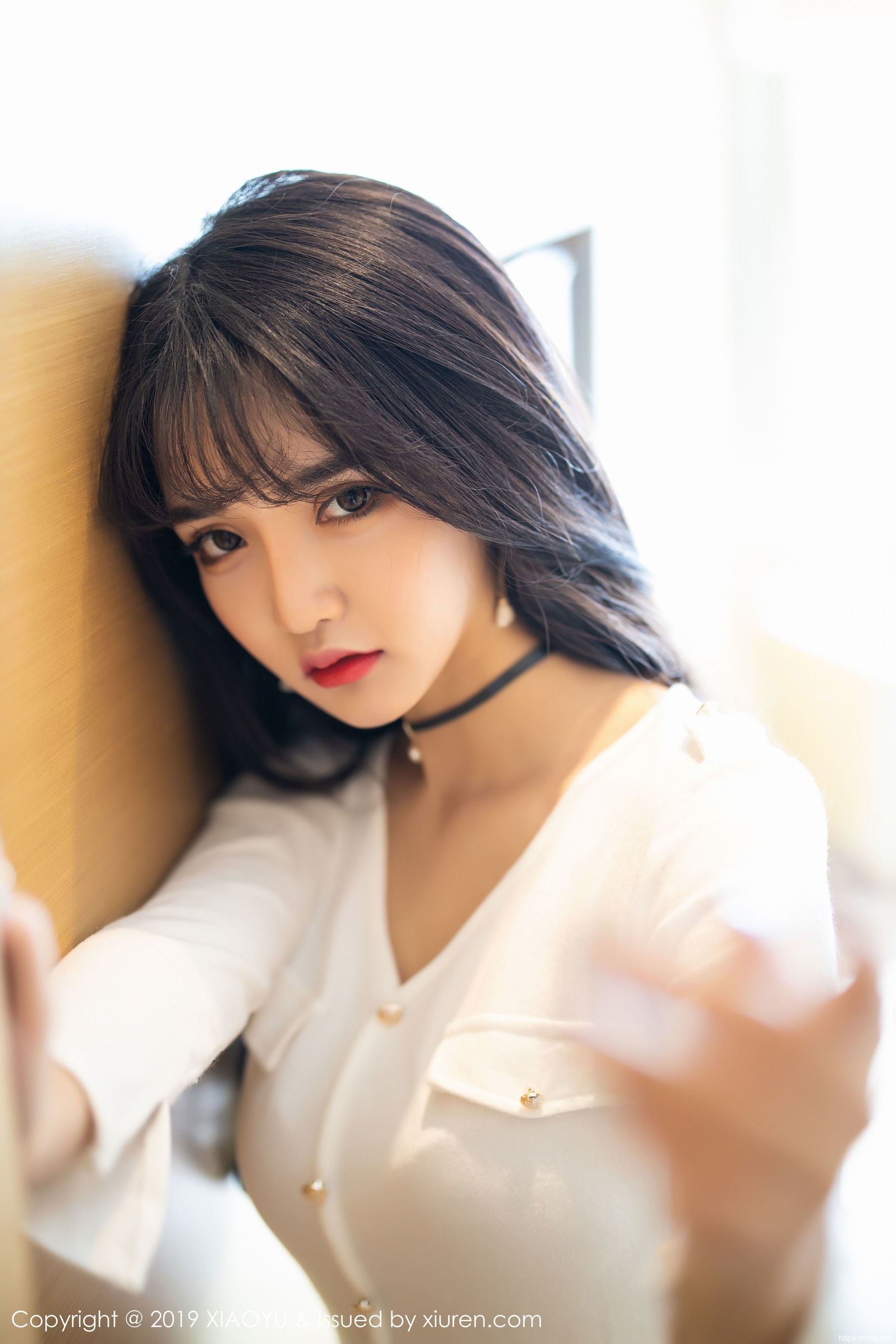 Miko酱吖《性感牛仔裤+衬衫丝袜》 [语画界XIAOYU] Vol.212