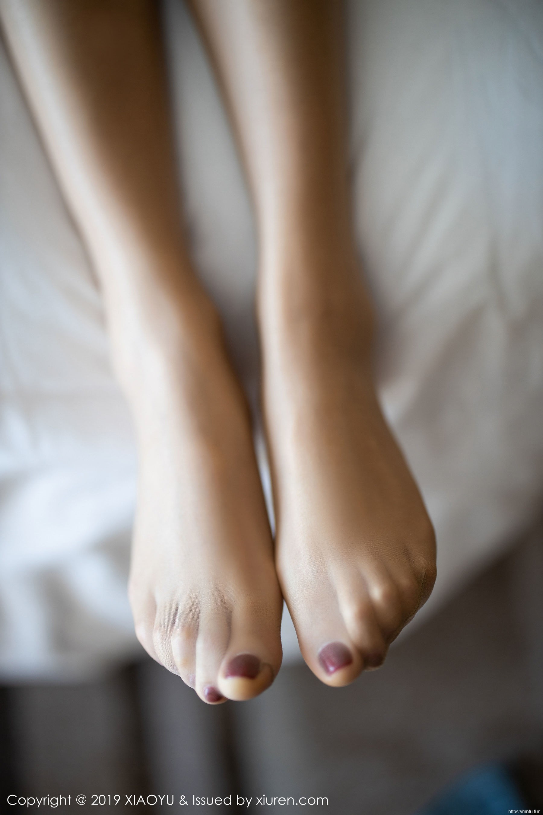 Miko酱吖《性感牛仔裤+衬衫丝袜》 [语画界XIAOYU] Vol.212