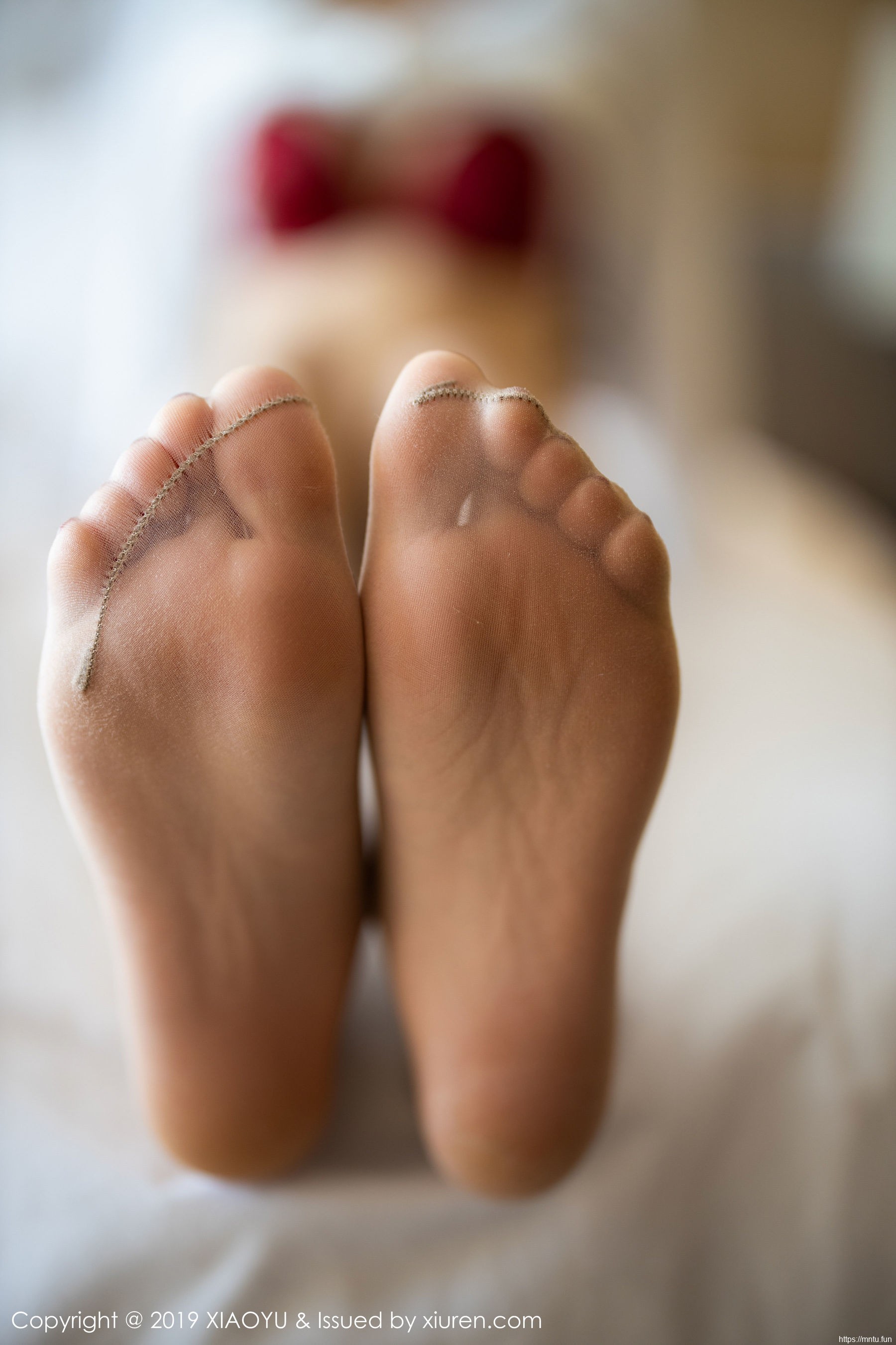 Miko酱吖《性感牛仔裤+衬衫丝袜》 [语画界XIAOYU] Vol.212