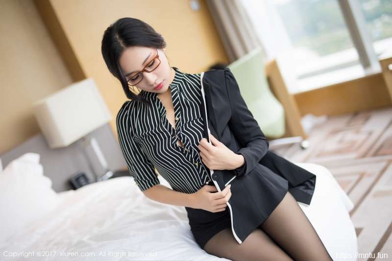 小狐狸Sica职场制服写真2