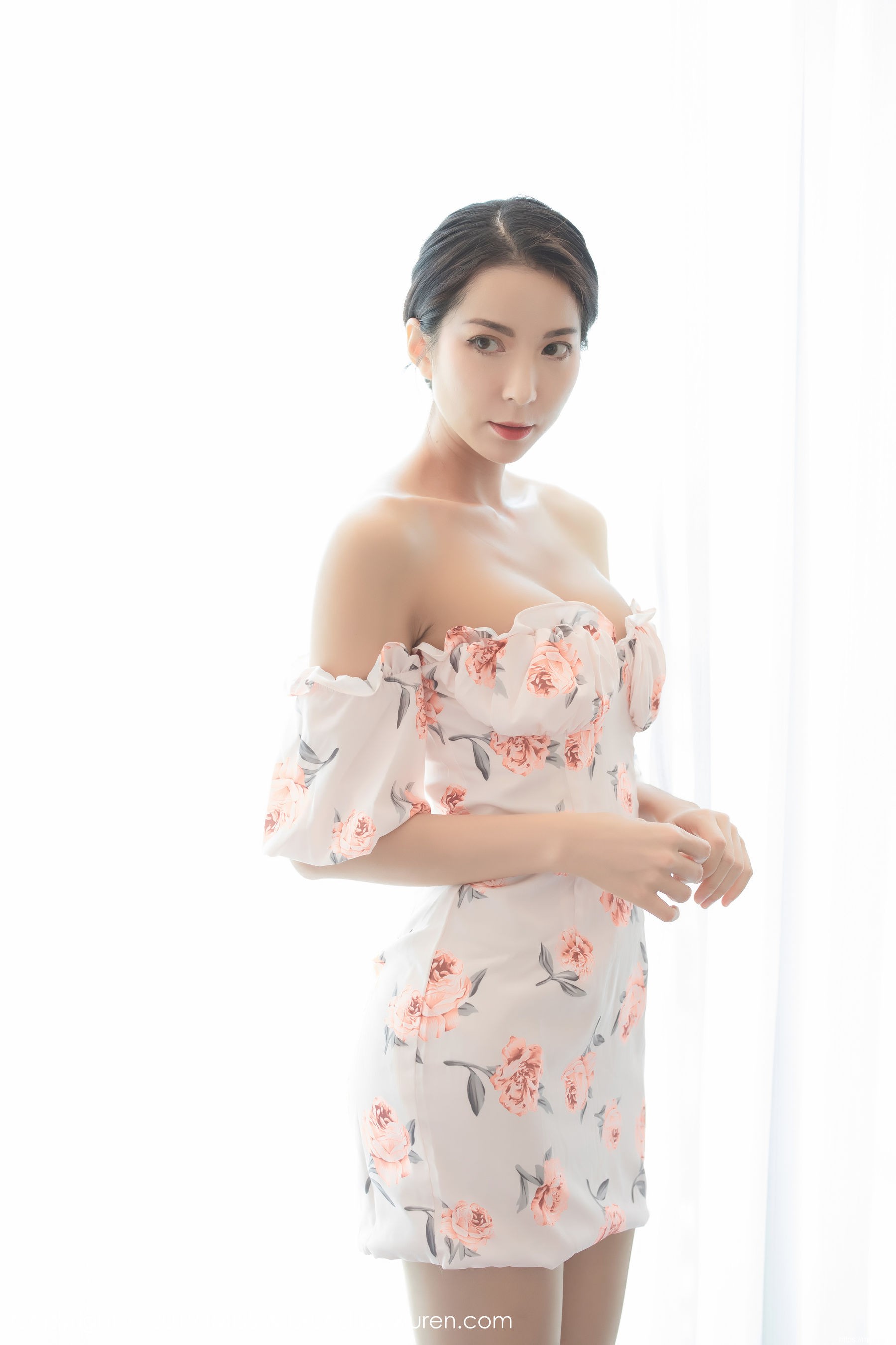 Carry《绚丽的服饰+朦胧丝袜》 [爱蜜社IMiss] Vol.416