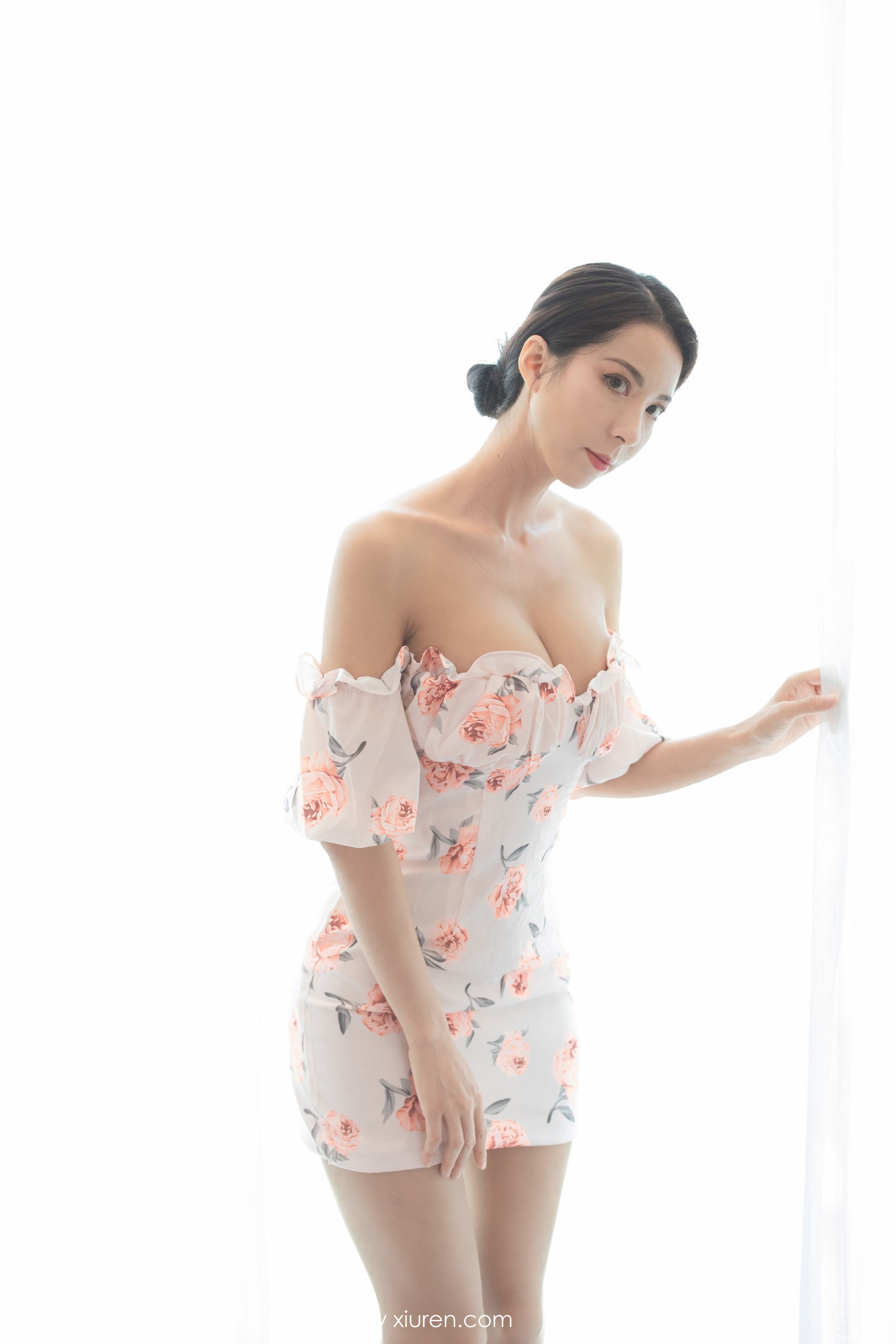 Carry《绚丽的服饰+朦胧丝袜》 [爱蜜社IMiss] Vol.416