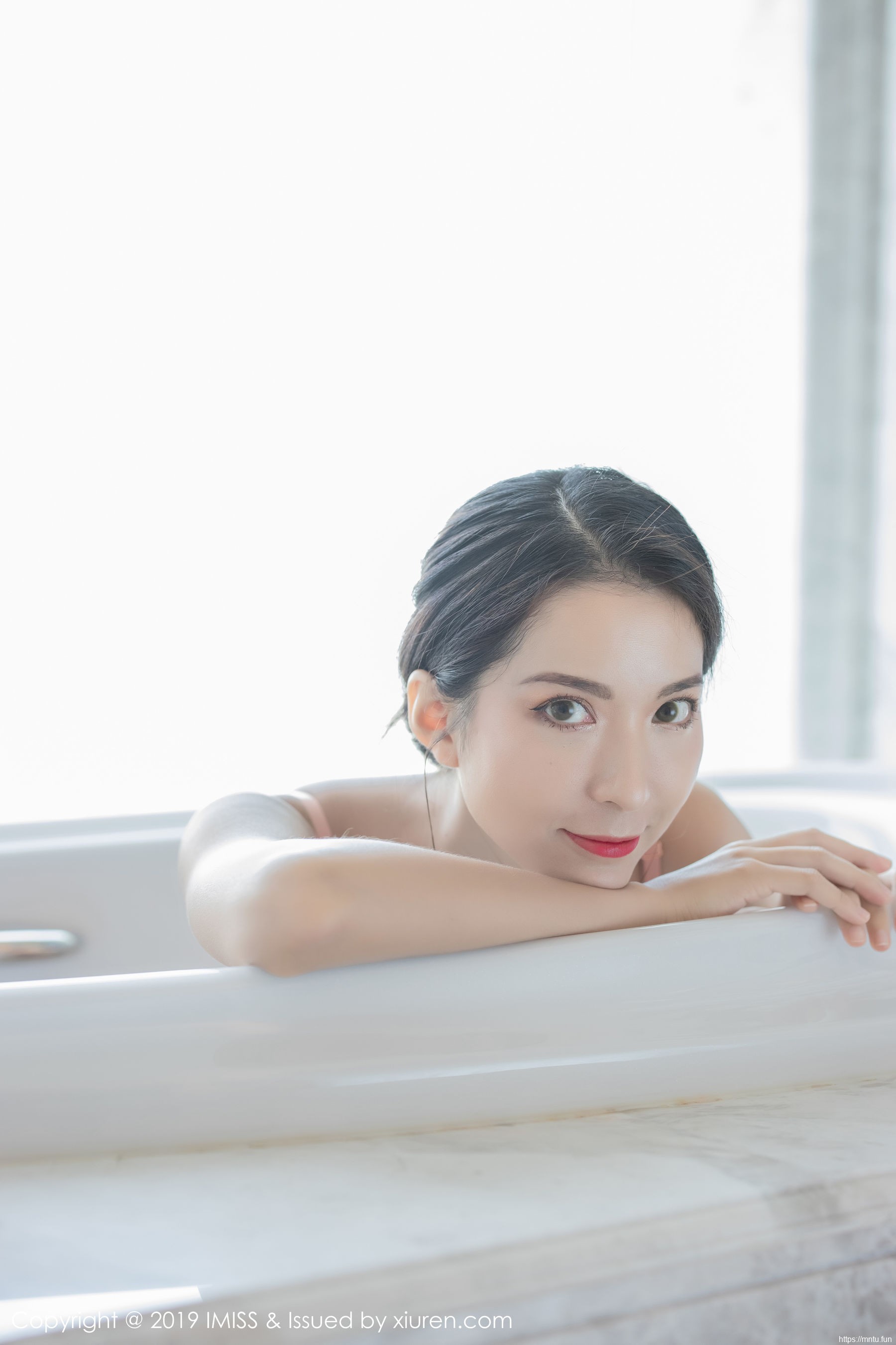 Carry《绚丽的服饰+朦胧丝袜》 [爱蜜社IMiss] Vol.416