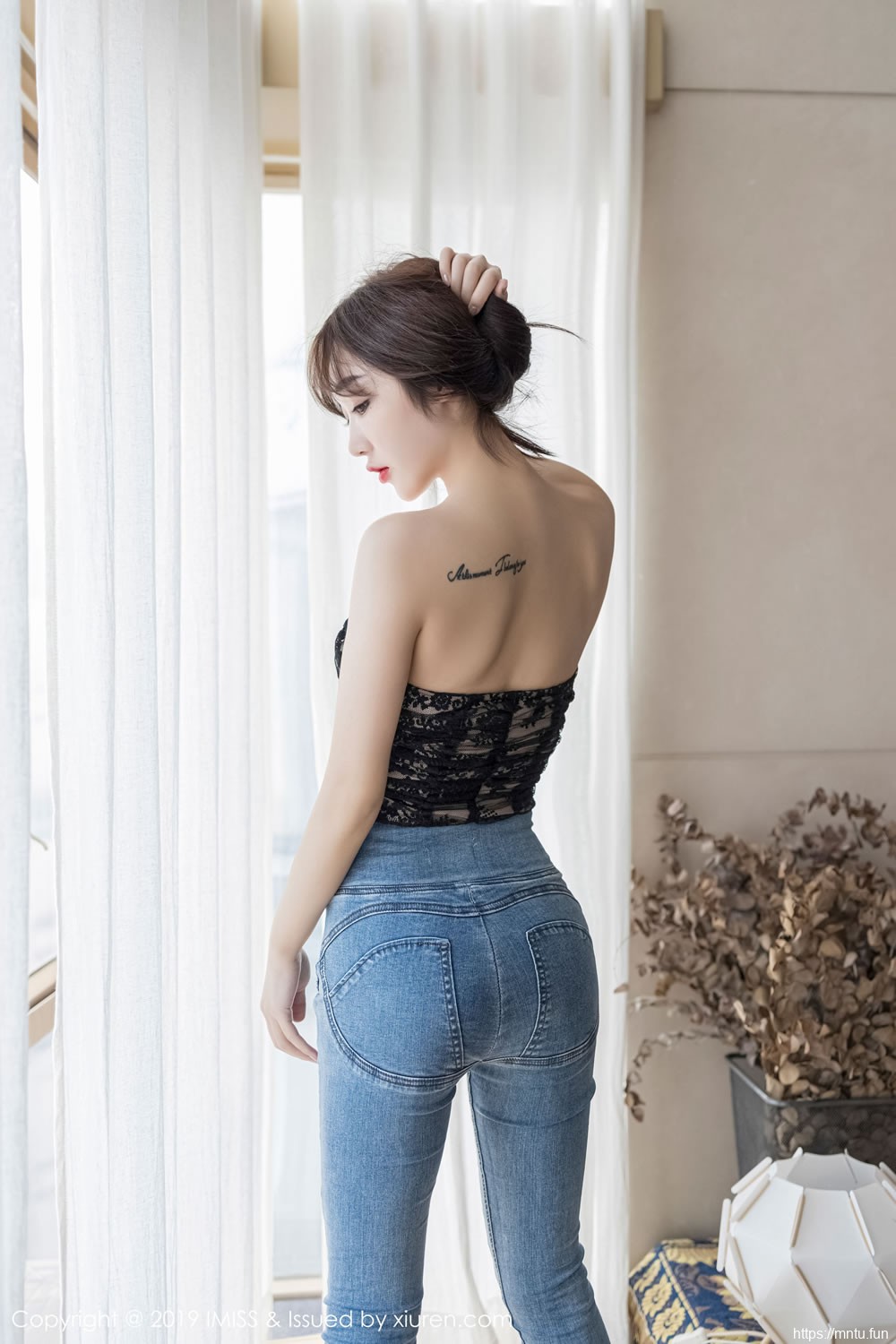 小九月《牛仔裤黑丝极致引诱》 [爱蜜社IMiss] Vol.417