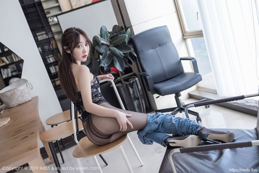 小九月《牛仔裤黑丝极致引诱》 [爱蜜社IMiss] Vol.417