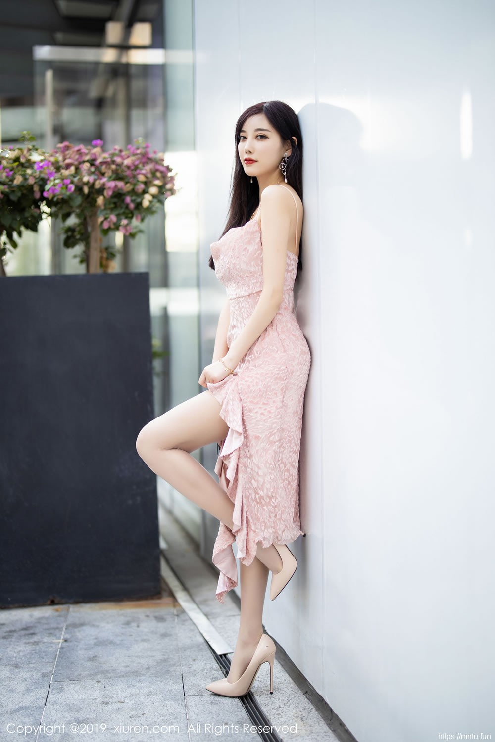 杨晨晨sugar《丝袜美腿翘臀引诱》 [秀人XIUREN] No.1857