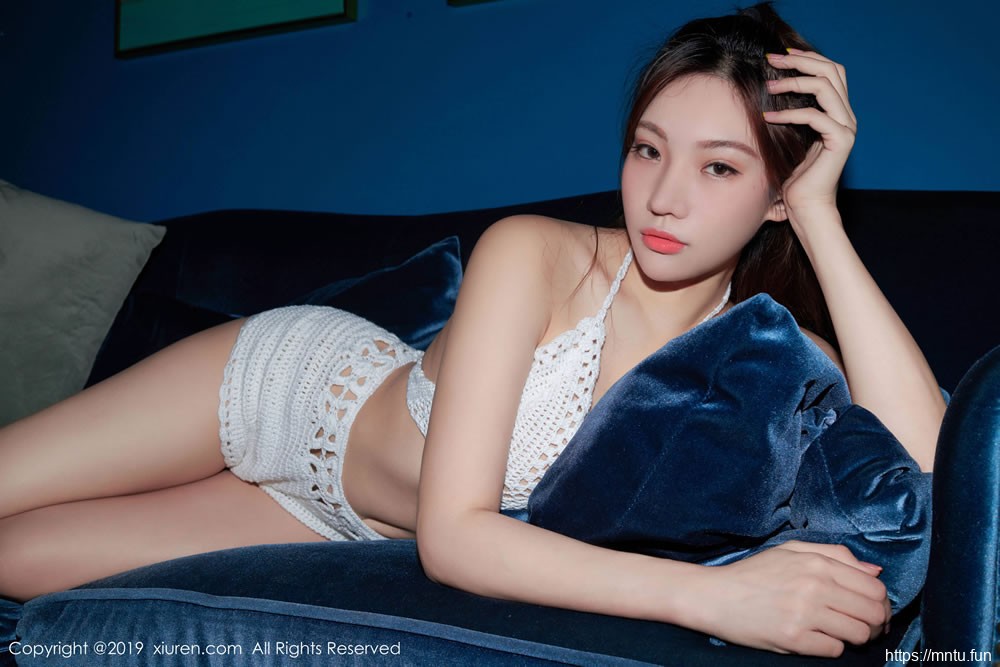 小狐狸Kathryn《彩色变换的服饰》 [秀人XIUREN] No.1855