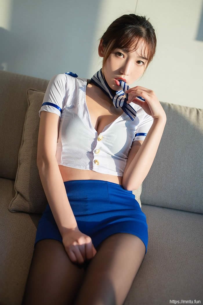 性感嫩模陆萱萱空姐制服风情诱人