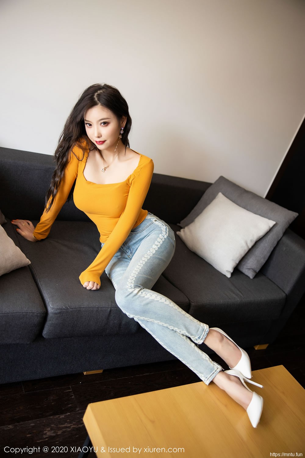 杨晨晨sugar《牛仔裤包裹的美腿》 [语画界XIAOYU] Vol.228