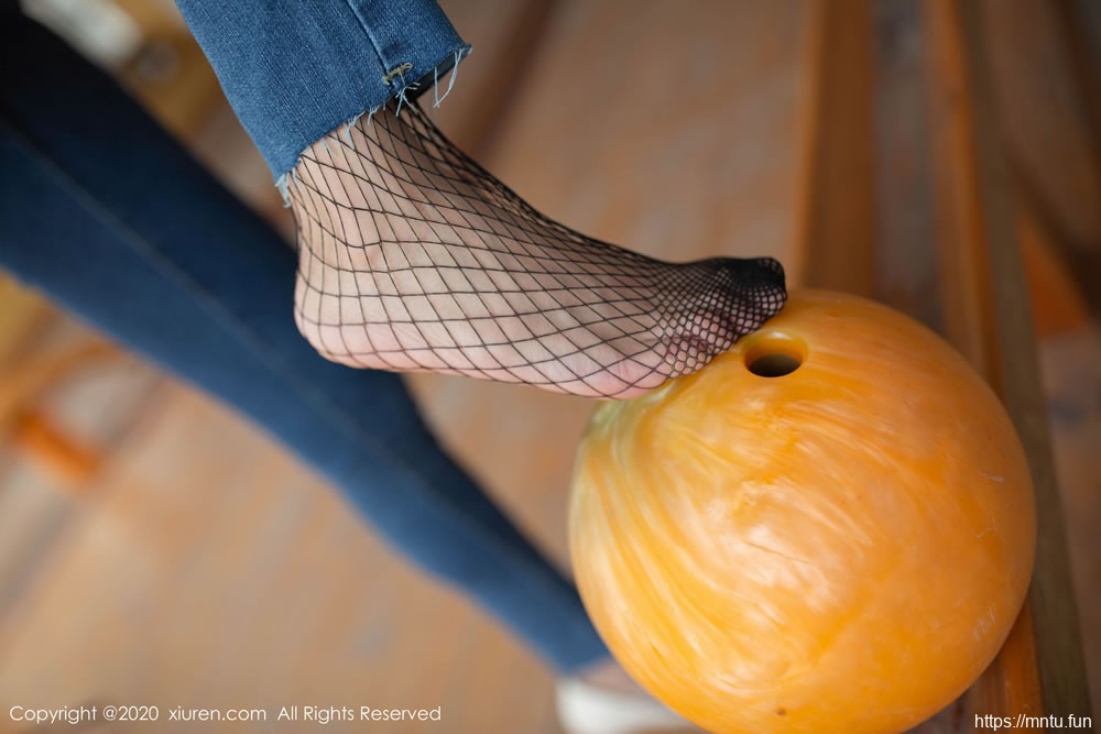 陆萱萱《运动场女友互动》 [秀人XIUREN] No.1915