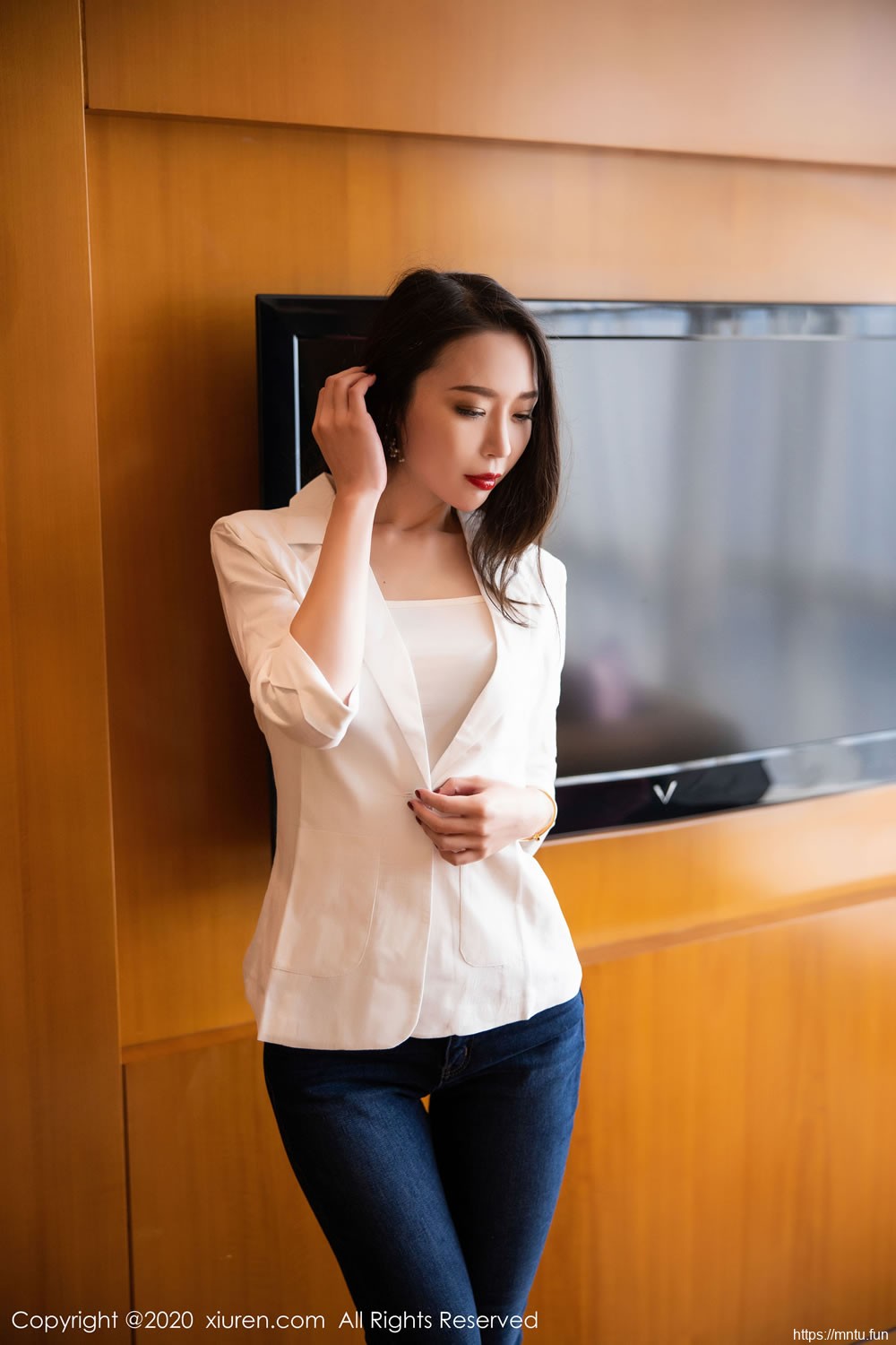 梦心月《牛仔裤美腿引诱》 [秀人XIUREN] No.1913