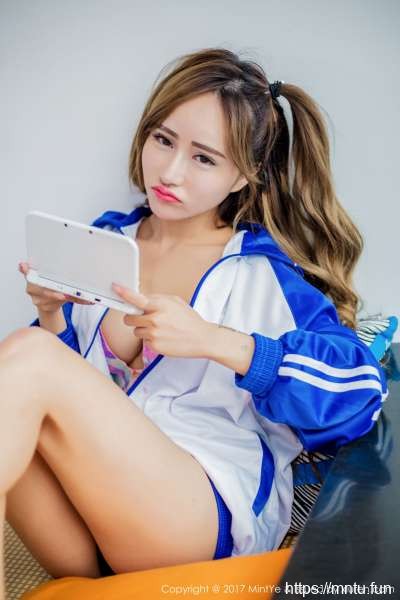 制服引诱@何梦兮Stacy女仆装+先生校服