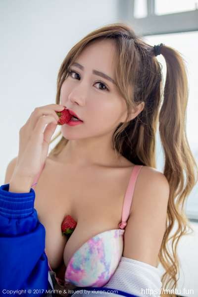 制服引诱@何梦兮Stacy女仆装+先生校服