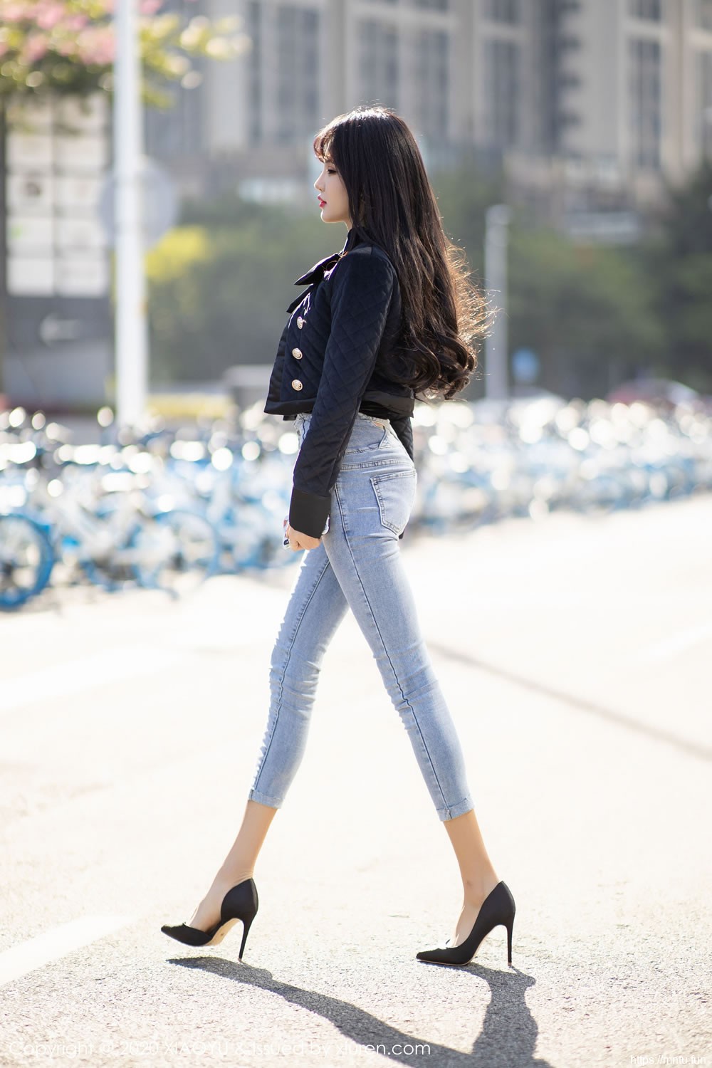 Miko酱吖《性感牛仔裤与内衣主题魅惑》 [语画界XIAOYU] Vol.235