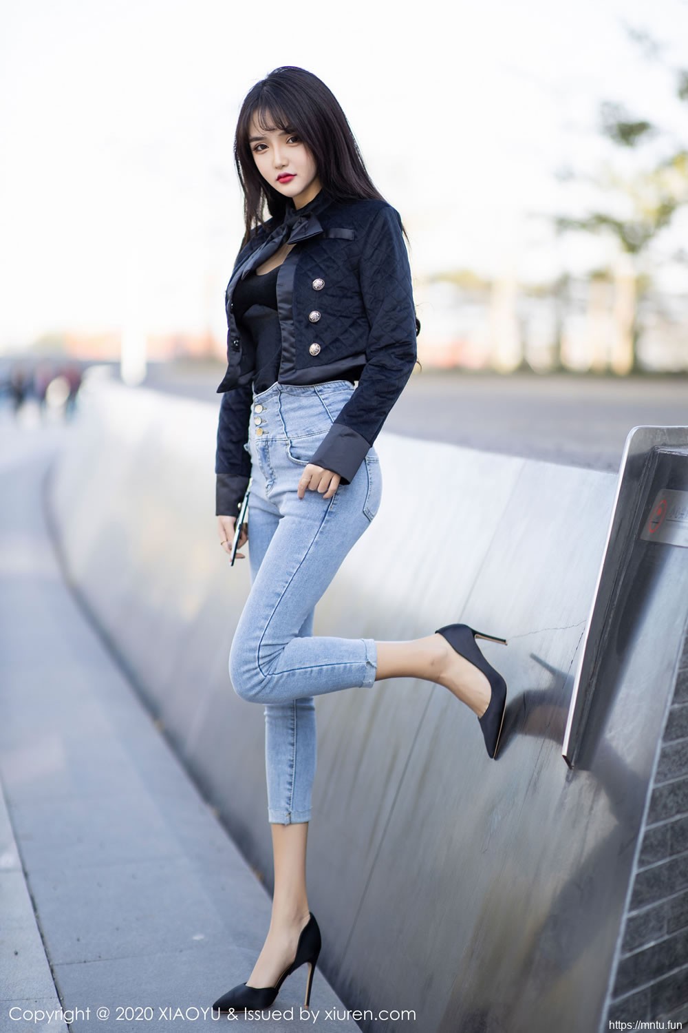 Miko酱吖《性感牛仔裤与内衣主题魅惑》 [语画界XIAOYU] Vol.235