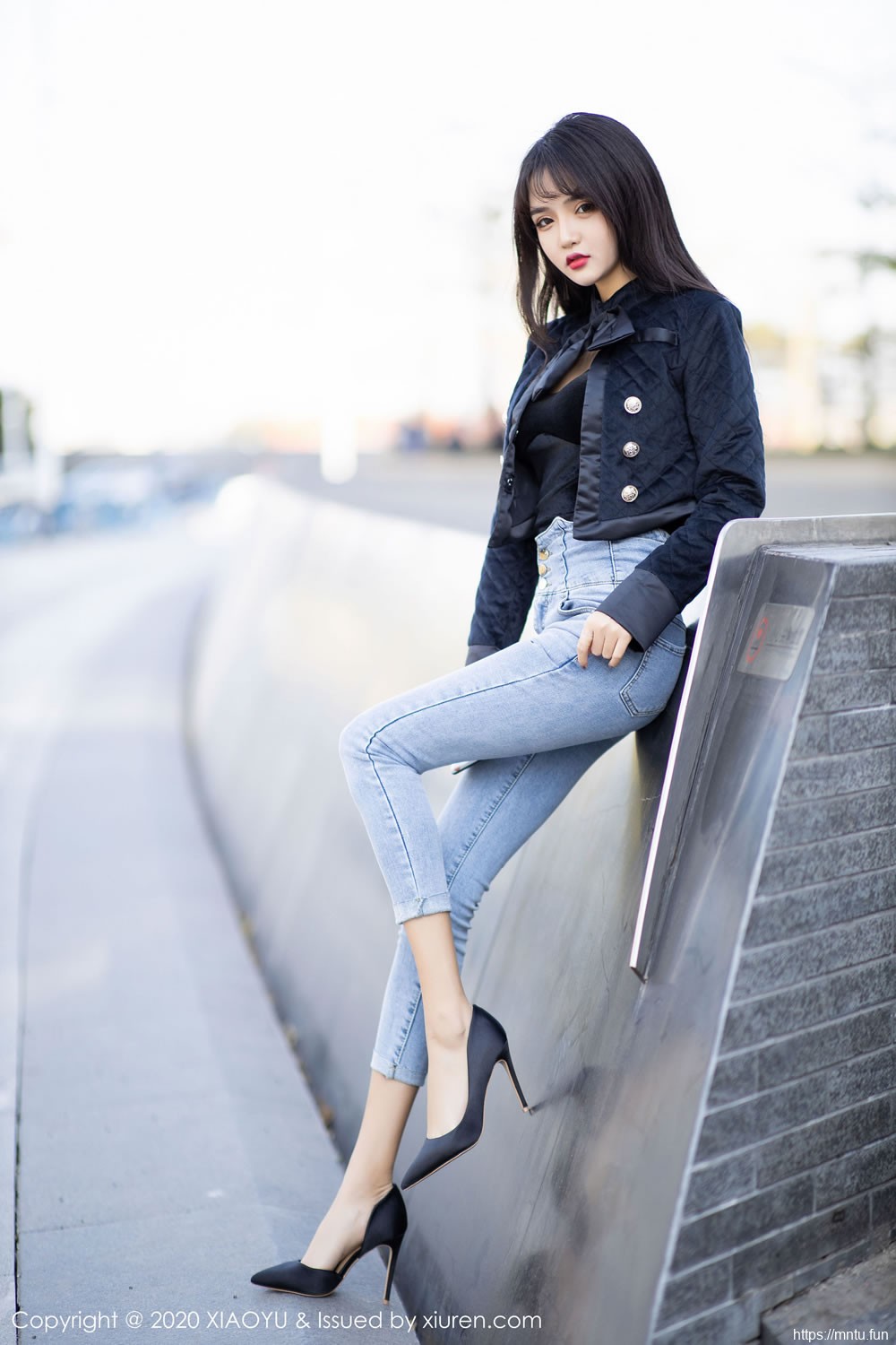 Miko酱吖《性感牛仔裤与内衣主题魅惑》 [语画界XIAOYU] Vol.235