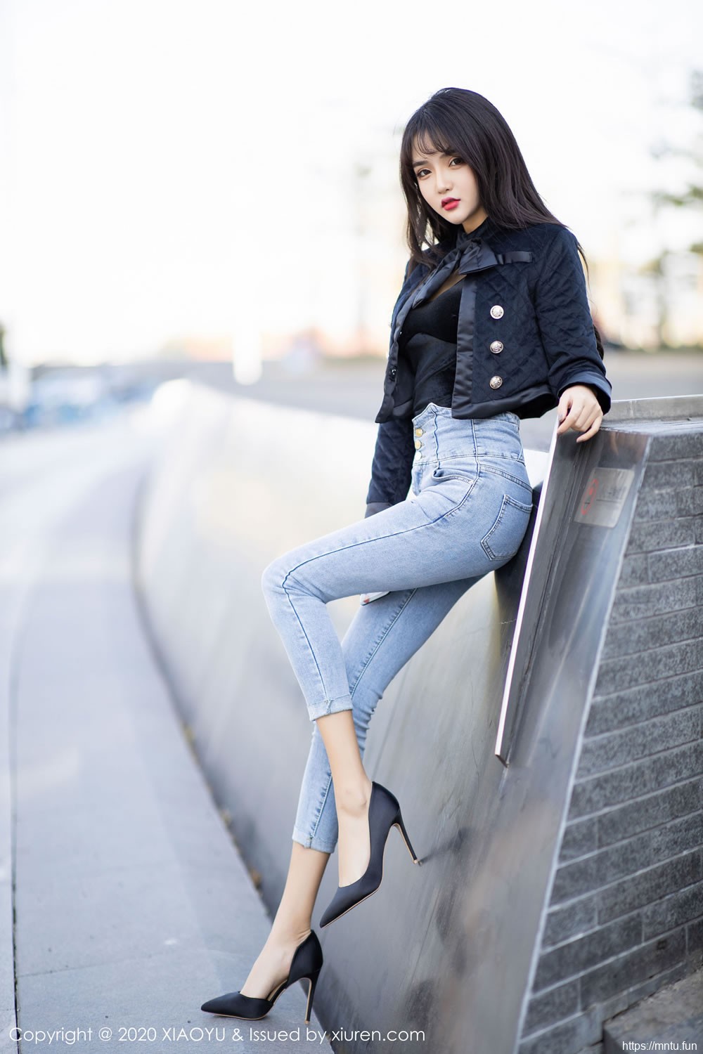 Miko酱吖《性感牛仔裤与内衣主题魅惑》 [语画界XIAOYU] Vol.235