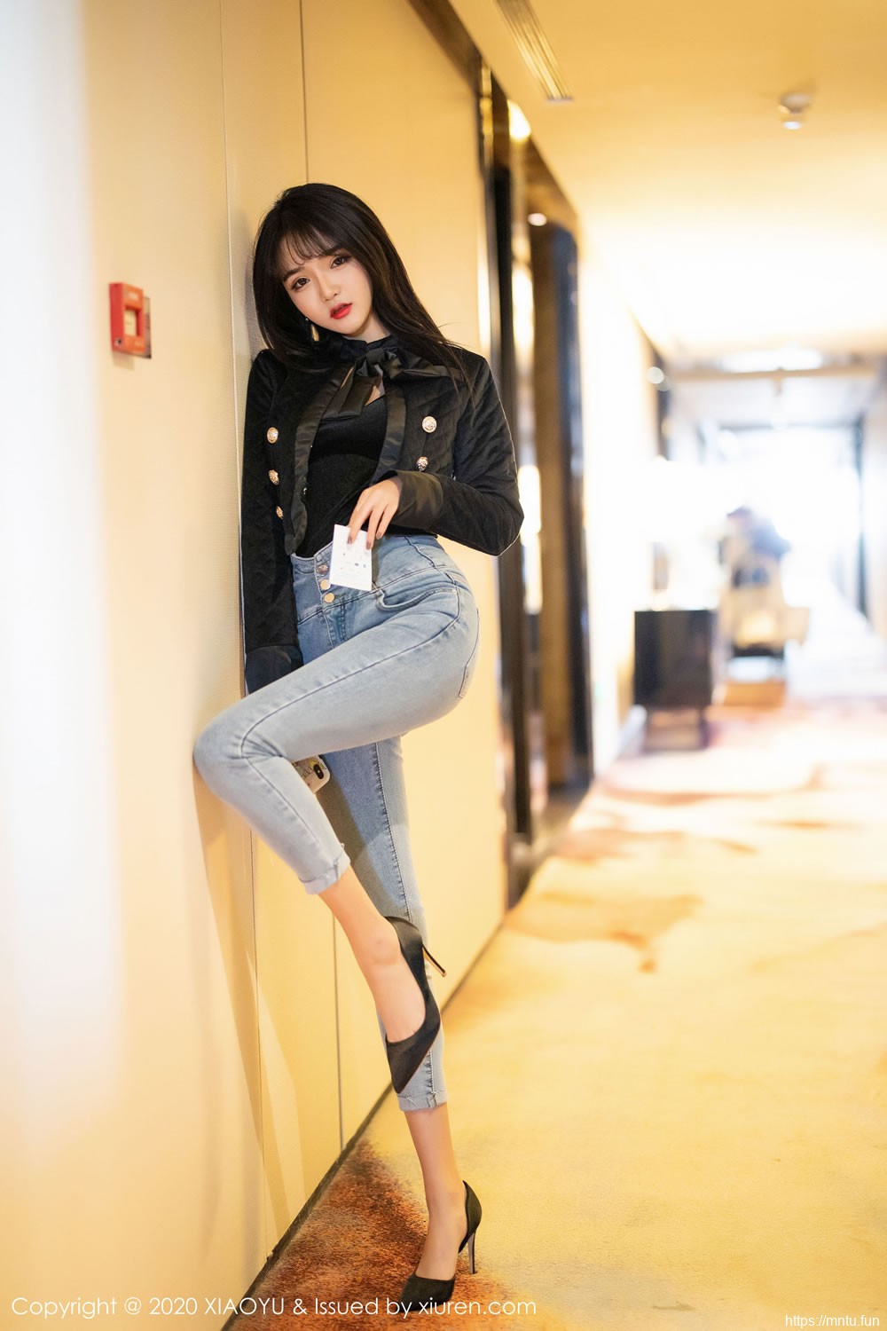 Miko酱吖《性感牛仔裤与内衣主题魅惑》 [语画界XIAOYU] Vol.235