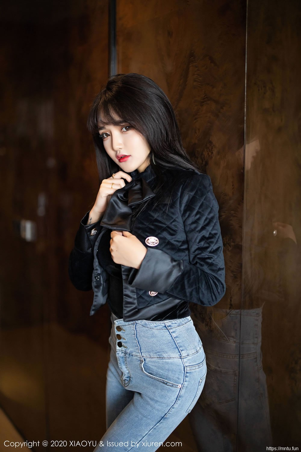 Miko酱吖《性感牛仔裤与内衣主题魅惑》 [语画界XIAOYU] Vol.235