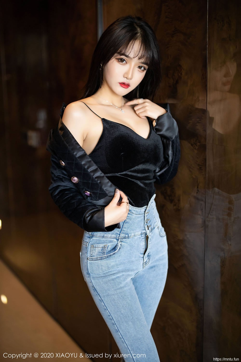 Miko酱吖《性感牛仔裤与内衣主题魅惑》 [语画界XIAOYU] Vol.235