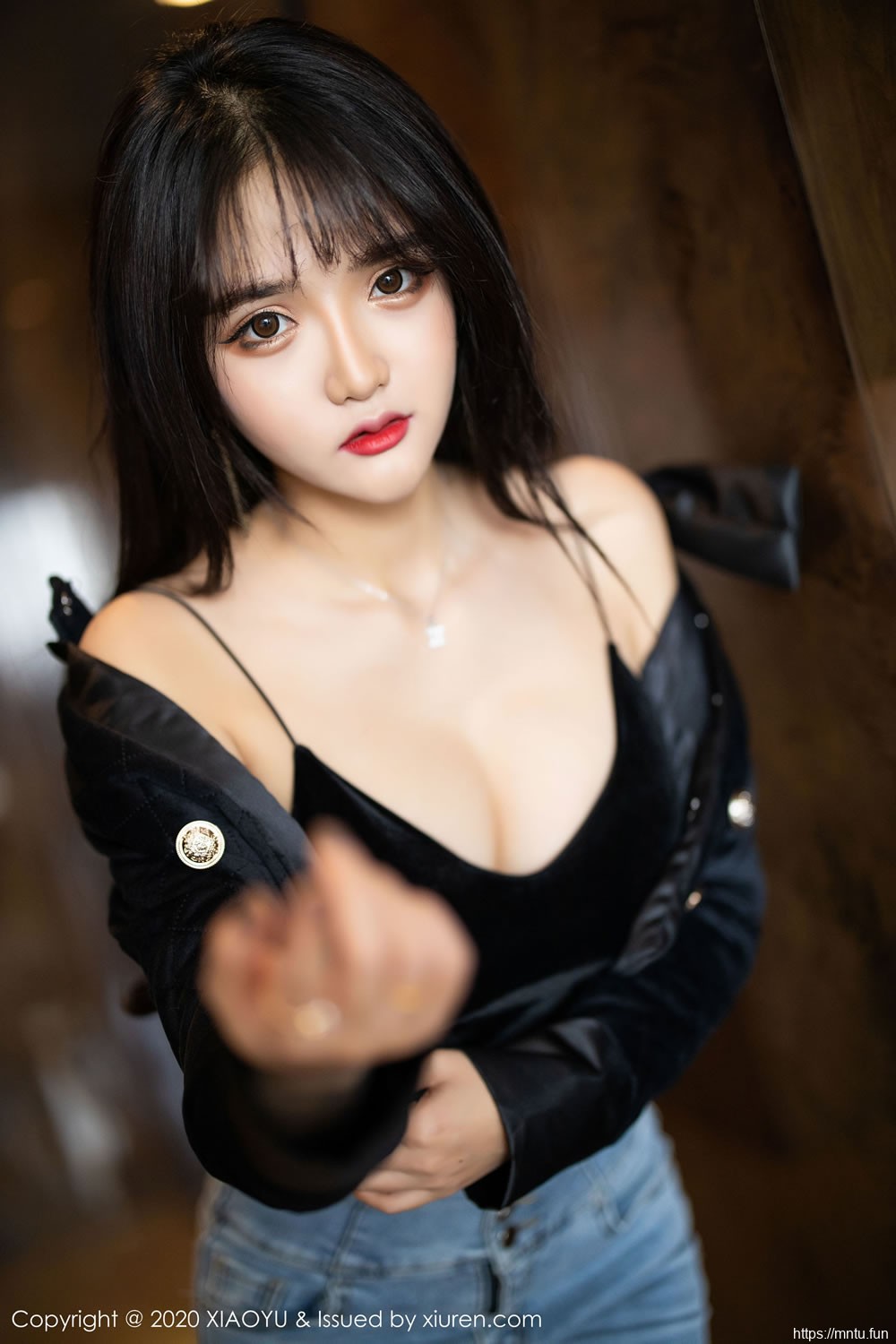 Miko酱吖《性感牛仔裤与内衣主题魅惑》 [语画界XIAOYU] Vol.235