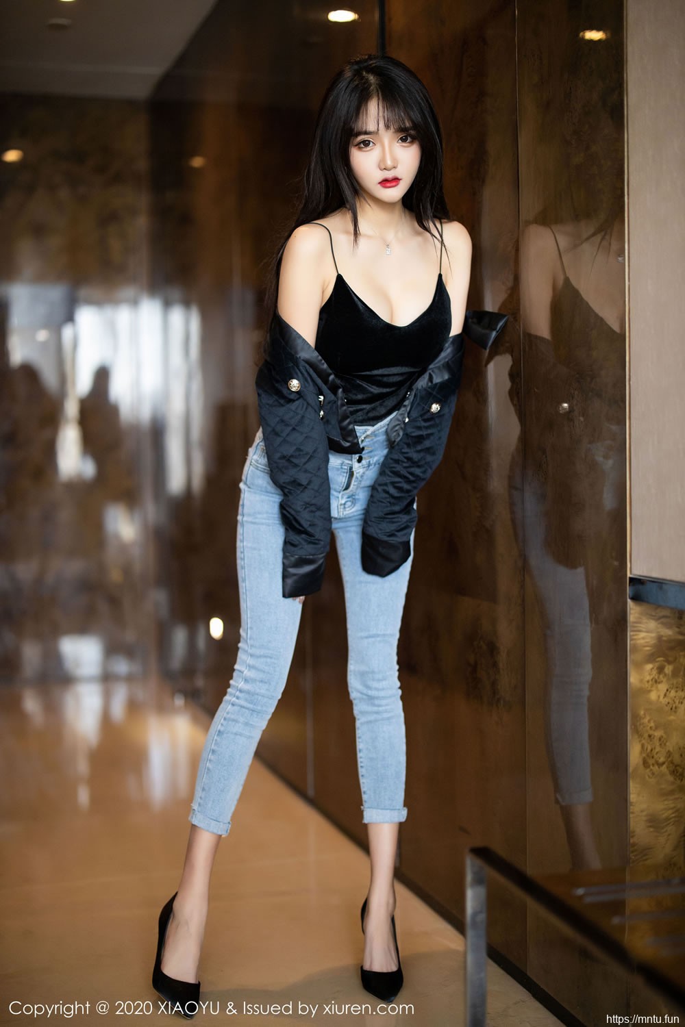 Miko酱吖《性感牛仔裤与内衣主题魅惑》 [语画界XIAOYU] Vol.235